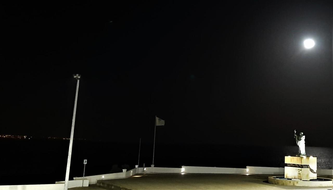 Potato Beach Apartment At Beach Front & Sea View Лагос Екстериор снимка