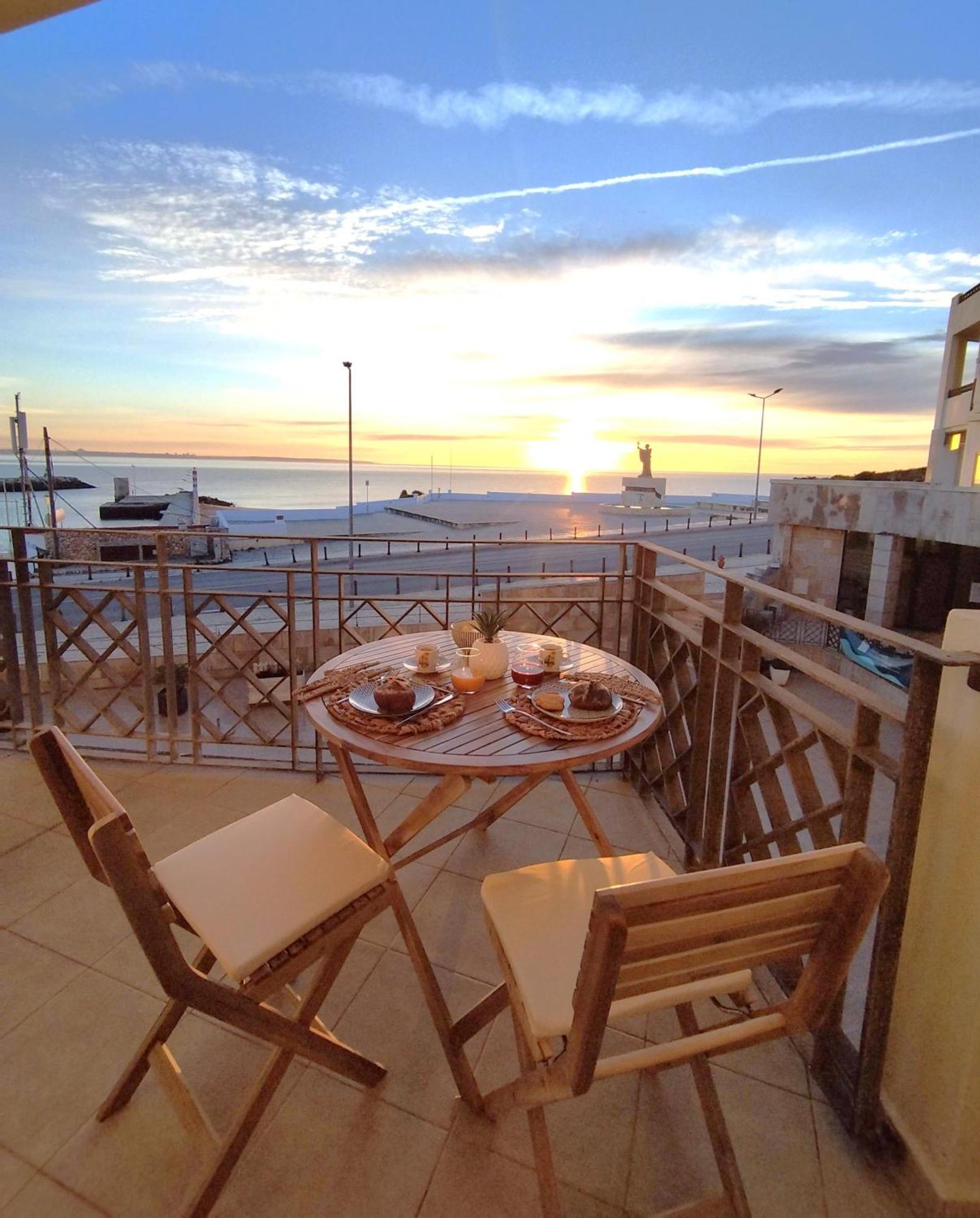 Potato Beach Apartment At Beach Front & Sea View Лагос Екстериор снимка