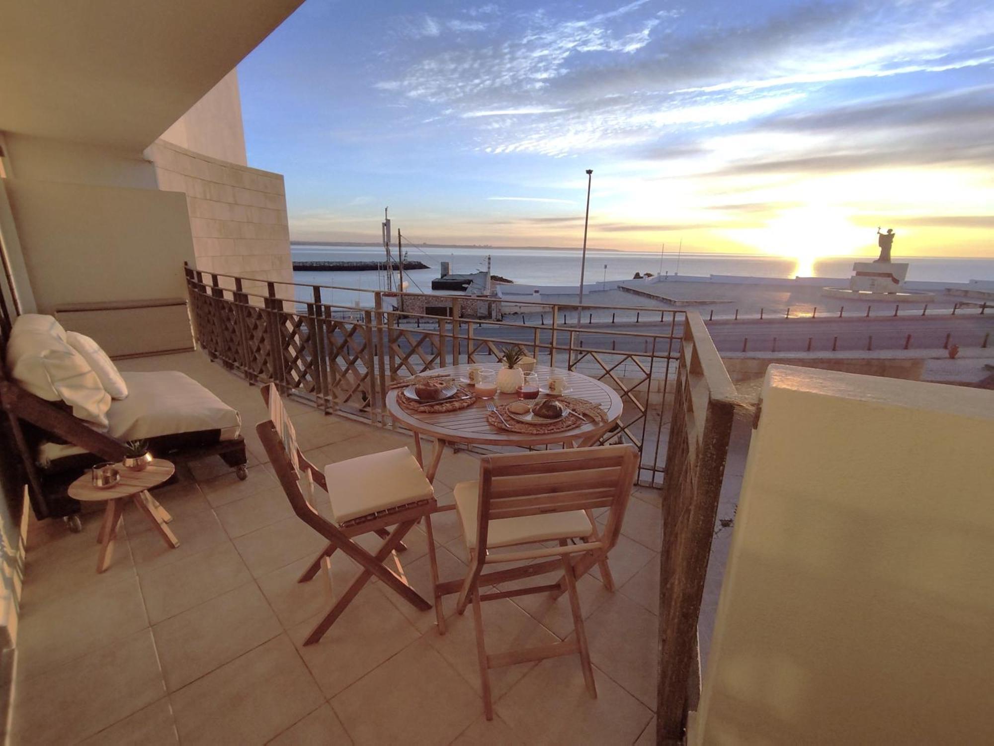 Potato Beach Apartment At Beach Front & Sea View Лагос Екстериор снимка